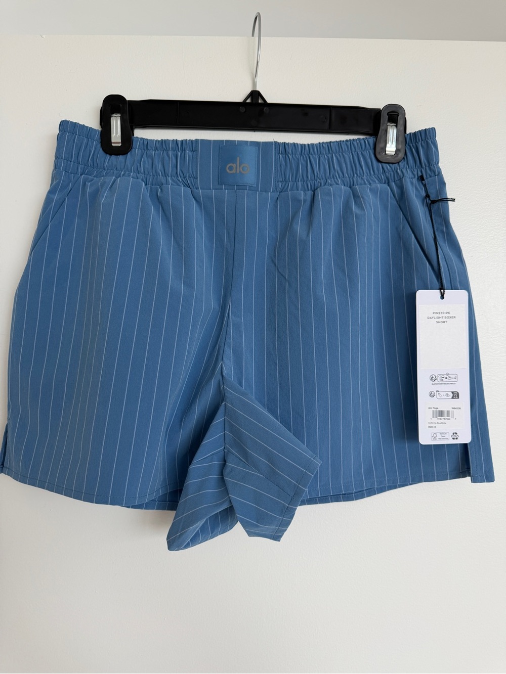 ALO Yoga Pinstripe Daylight Boxer Short - Picture 7 of 7